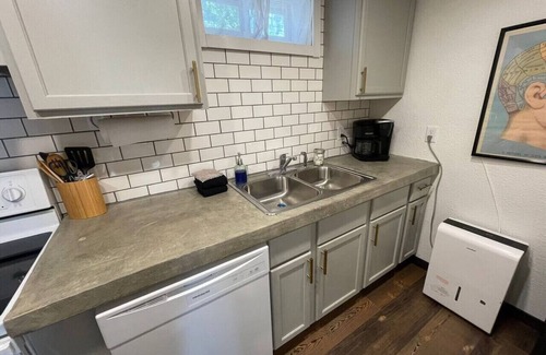 Rapid City Apartamento | New Listing - N 7th Street · Trendy Stay in the Heart of Rapid City