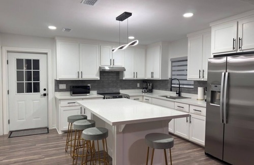 McAllen Casa | NEW LISTING! 4 Bedrooms/3.5 Bathrooms