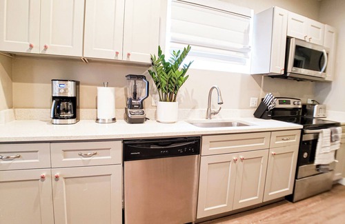 East Central Casa | NEW LISTING! New Remodel Sugarhouse Gem+Fenced Yard+Spa+Gazebo+Fiber Internet!