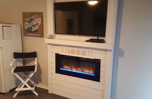 Wildwood Crest Condominio | Nuevo listado- Ocean View Condo - Chimenea- A pasos de la playa-Sleeps 6