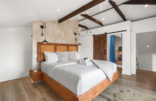 Pacific Palisades Casa | New Listing Palisades Villa by Colby & Conrad