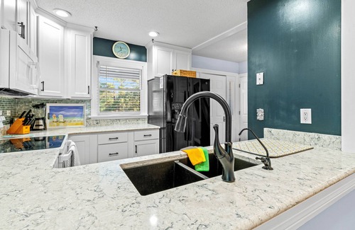 Southern Shores Casa | ⭐️New Listing⭐Pool opens mid Apr, HOA Pkg Pass, Dogs ✔️, Beach Chairs🌊☀️🐬