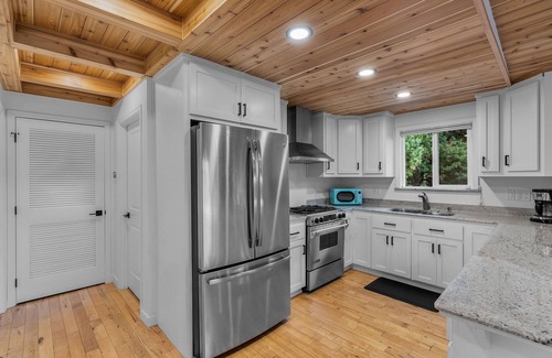 Larkspur Casa | New Listing! Private Hot Tub ~ Fire pit ~ Dog Friendly
