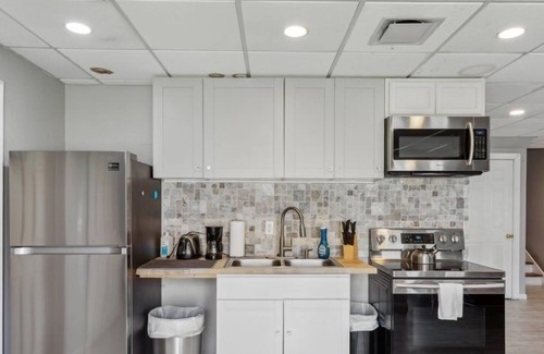 Putnam Valley Apartamento | NEW LISTING! Putnam Valley Estate 1BR - Hot Tub Sauna Firepit by RedAwning