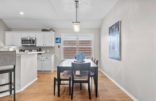 Tomball Casa | NEW LISTING - Refined Comfort Meets Pet-friendly Backyard Serenity