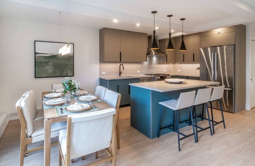 Downtown Apartamento | New Listing! Renovated 2 BR Aspen Condo