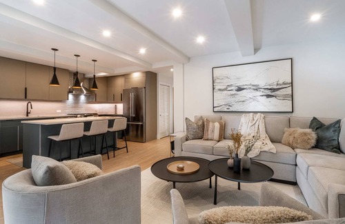 Downtown Apartamento | New Listing! Renovated 2 BR Aspen Condo