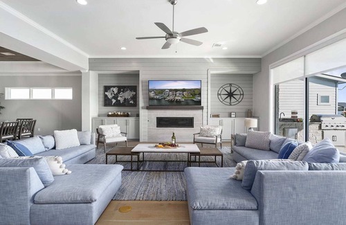 Kingsland Casa | New Listing | Special Pricing | Luxury Lake Homes