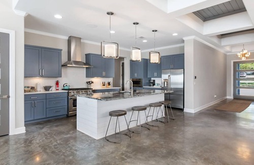 Kingsland Casa | New Listing | Special Pricing | Luxury Lake Homes