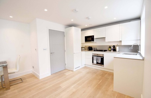 Ealing Apartamento | Nueva lista (Impresionante apartamento de un dormitorio por Ealing Studios)