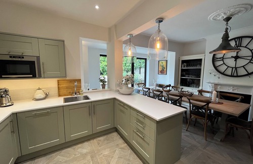 Bath Casa | Stunning Town House City Centre- FREE PARKING!