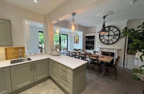 Bath Casa | Stunning Town House City Centre- FREE PARKING!