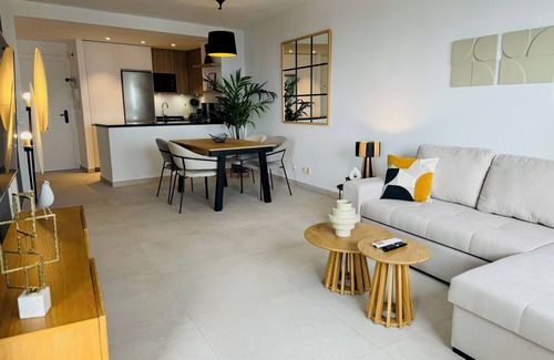 Estepona Condominio | Espectacular apartamento en Puerto de Estepona. Vistas al mar.