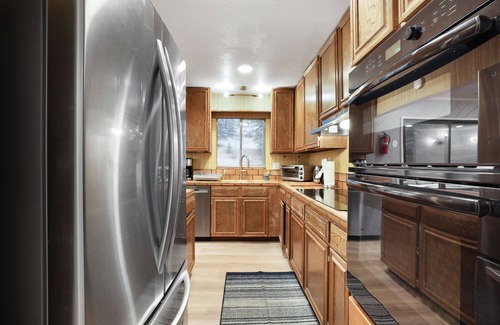 Country Club Estates Chalet De Esquí | *New Listing* This is a 3 bedroom, 2.5 bathroom home that sleeps 8