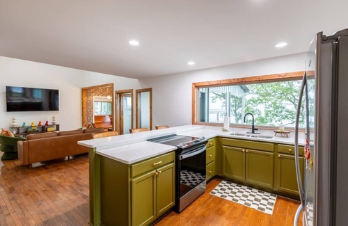 Dunlap Casa | NEW LISTING! The Launch Pad- Unrivaled Views of Sequatchie Valley.