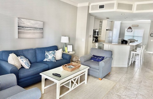 North Forest Beach Condominio | New Listing 2BR/2BA/Walk-In Shower/Sofa Bed/Sleeps 7/WiFi/Porch/Pool/Hot Tub