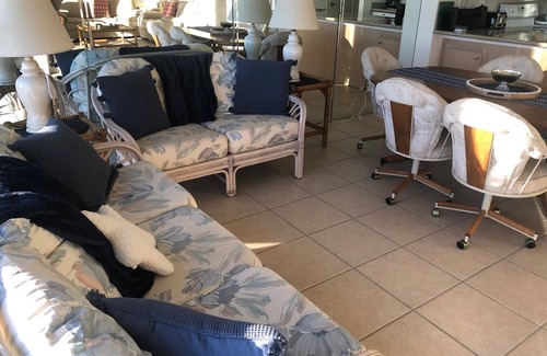 South Padre Island Condominio | New Listing...Beachfront Ground Floor - Steps to Beach, Unbelievable Views!!!
