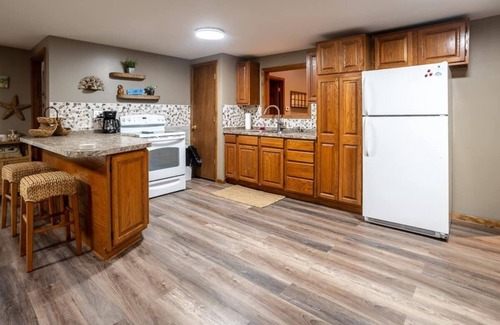 Harrison Cabina | NEW LISTING! Waterfront Cottage in Michigan by S&S properties by RedAwning