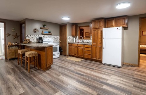 Harrison Cabina | NEW LISTING! Waterfront Cottage in Michigan by S&S properties by RedAwning