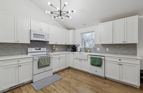 Eureka Springs Casa | NEW! Lost Ridge Retreat 5-Bedroom Home