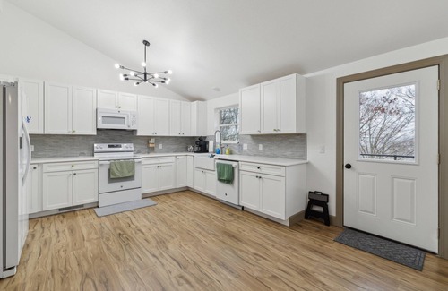 Eureka Springs Casa | NEW! Lost Ridge Retreat 5-Bedroom Home
