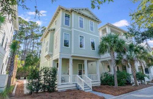 Treetop Casa | New Lux Downtime Seacrest Pet Friendly Pool Beach Access Bikes