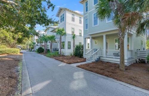 Treetop Casa | New Lux Downtime Seacrest Pet Friendly Pool Beach Access Bikes