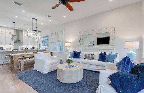Treetop Casa | New Lux Downtime Seacrest Pet Friendly, Pool, Beach Access , Bikes