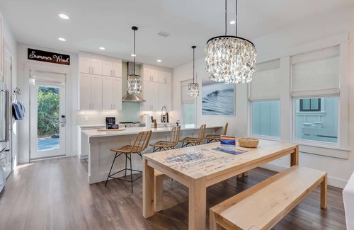 Treetop Casa | New Lux Downtime Seacrest Pet Friendly, Pool, Beach Access , Bikes