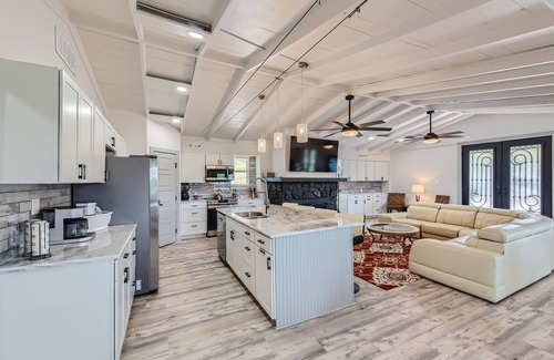 Pedernales Bend Casa | New Lux House: Swim Spa, Views, Pet-Friendly, Near Lake