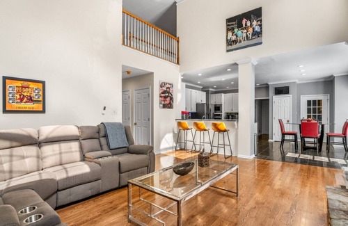 Inman Casa | New! Lux Mansion, 5 BR 4 BA, Heated Pool, Sleeps 12+