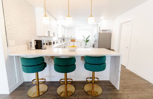 Las Vegas Casa | NEW‼️LUX SPACIOUS HOME-POOL/5 MIN TO STRIP/ GOURMET KITCHEN/BUSINESS CENTER
