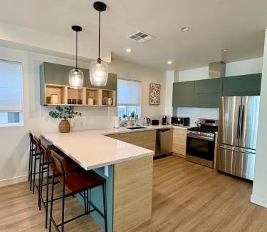 Sherman Oaks Apartamento | New Luxe 3B 3Bath Townhouse