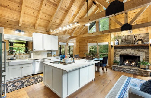 Sapphire Cabina | New Luxe Lodge-3KingEnsuites-Lake/resort Access