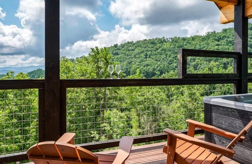 Gatlinburg - Pigeon Forge Chalet De Esquí | New Luxe Mountain Cabin + Hot Tub + Views