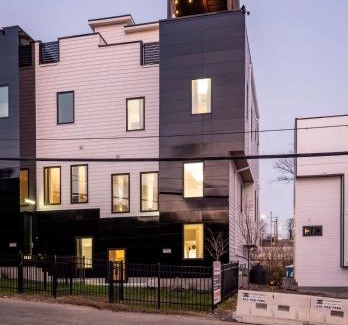 Katie Hill Neighborhood Casa | NEW Luxe Skyline Views - 20' Heated Rooftop Pool