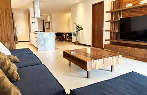 Puerto Vallarta Condominio | New Luxurious 2-Bed Condo Sleeps 4, 8 minute walk to the Marina
