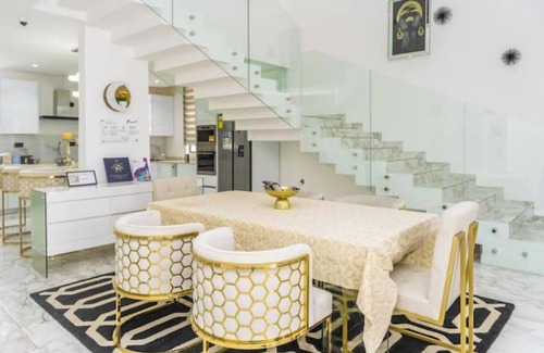 Labone Casa | New, Luxurious 3-bedroom House 7-mins from Airport