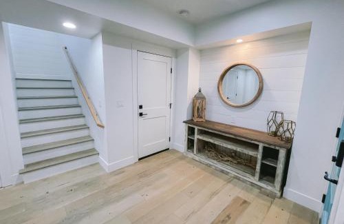 Oceano Villa | New Luxurious Home! Hot Tub! 2 min walk to Beach!