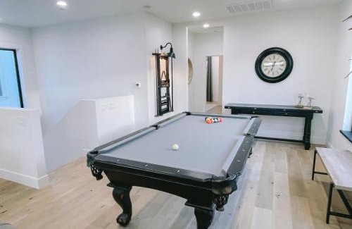 Oceano Villa | New Luxurious Home! Hot Tub! 2 min walk to Beach!