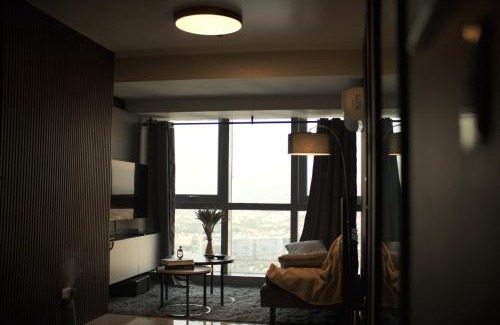 Bagumbayan Apartamento | NEW Luxurious Hotel type Condominium 48th Floor