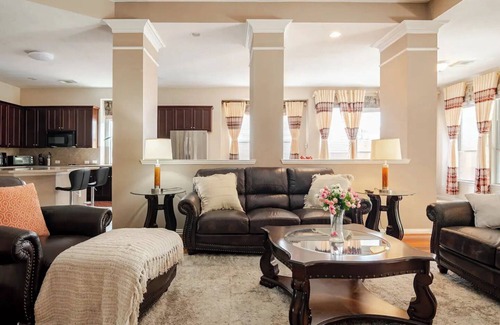 Barker Casa | NEW! Luxurious Stay with Beautiful Pool + Backyard