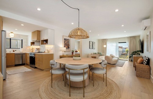Oxnard Dunes Condominio | New! Luxury 1 Bedroom + 1 Bathroom Executive Units. 1 Block walk to the Ocean!