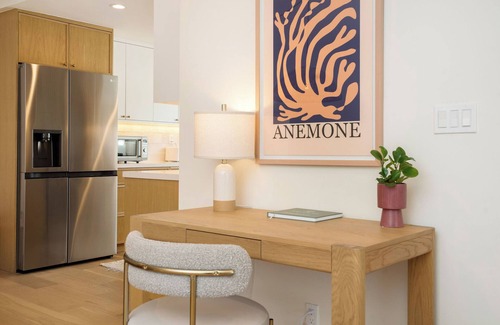 Oxnard Dunes Condominio | New! Luxury 1 Bedroom + 1 Bathroom Executive Units. 1 Block walk to the Ocean!