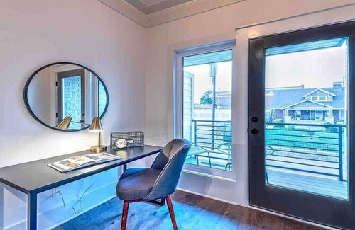 Eastwood Casa | New luxury 14 beds! Insta worthy|Baller game room