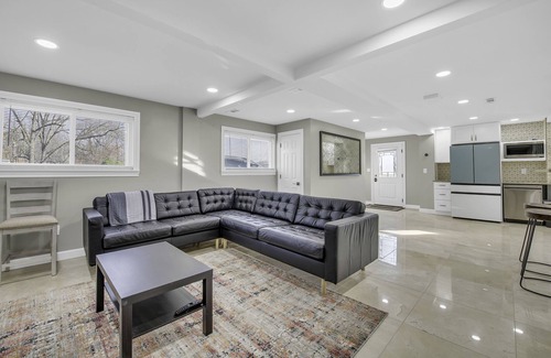 Farmington Hills Apartamento | New Luxury 3 Bedroom /2.5 Baths ready to move in!