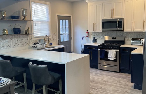 Forest Hill Casa | New Luxury 3 Bedroom Private House & Backyard