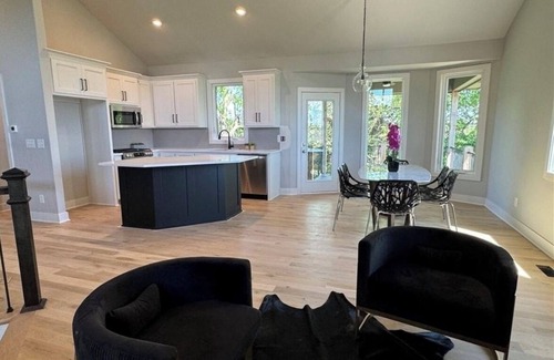 Lenexa Casa | NEW Luxury 4 bed, 3 bath, 3 car garage home in Lenexa
