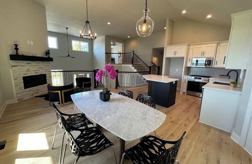 Lenexa Casa | NEW Luxury 4 bed, 3 bath, 3 car garage home in Lenexa