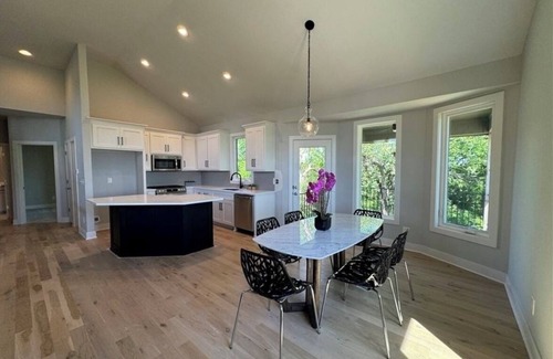 Lenexa Casa | NEW Luxury 4 bed, 3 bath, 3 car garage home in Lenexa